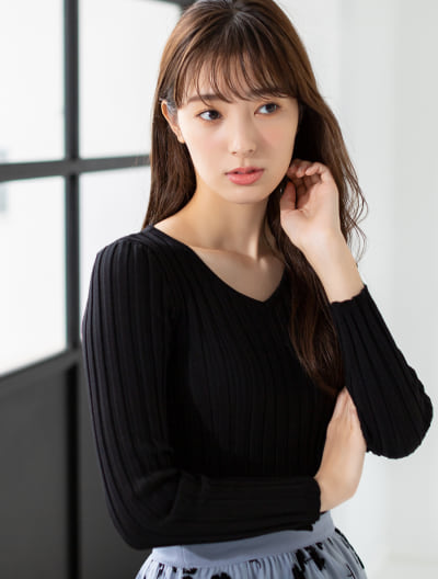 フィットニットVネックトップス